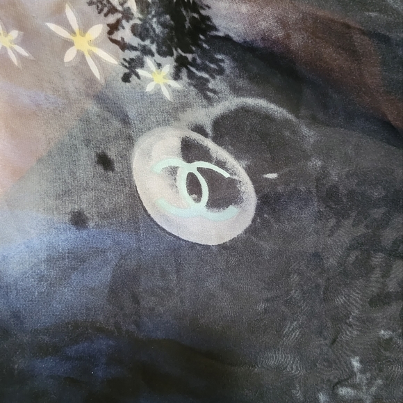 Chanel Silk scarf great condition Authentic ❣️ - Picture 6 of 6